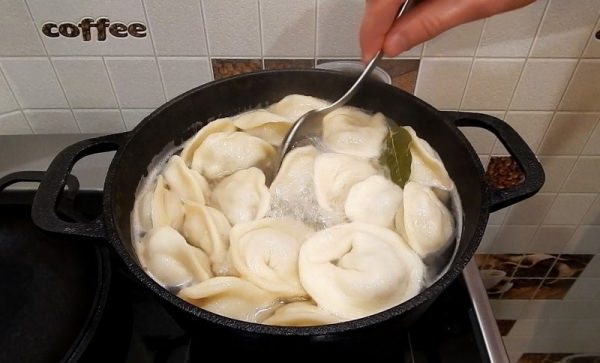 Як варити вареники, скільки по часу